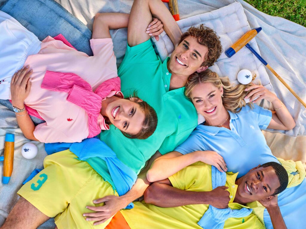 דוגמנים של U.S. Polo Assn בחולצות פולו בצילומי קולקציית אביב-קיץ 2026 בצ'רלסטון, דרום קרוליינה צילום U.S. Polo Assn. 